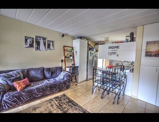 2 BEDROOM APARTMENT BLOCK FOR SALE IN KEMPTON PARK EXT 4